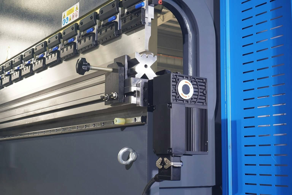Листогибочный пресс с ЧПУ MetalTec HBС 90/2500 4+1 ЧПУ МТ-15
