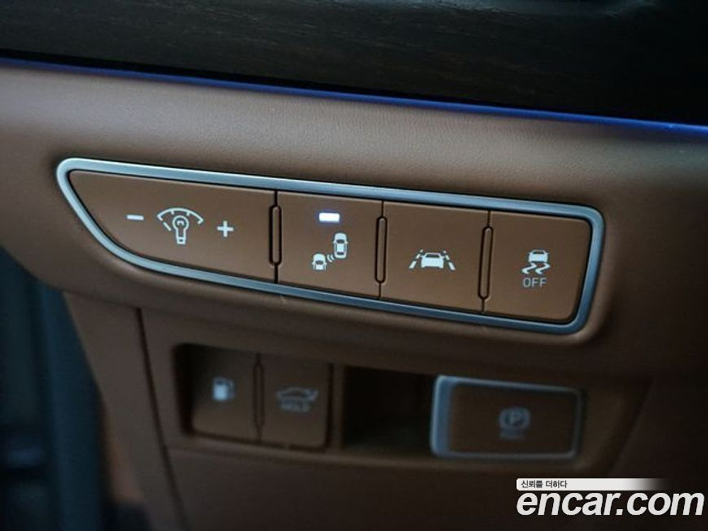 Genesis G90 5.0 AWD (01.2021)