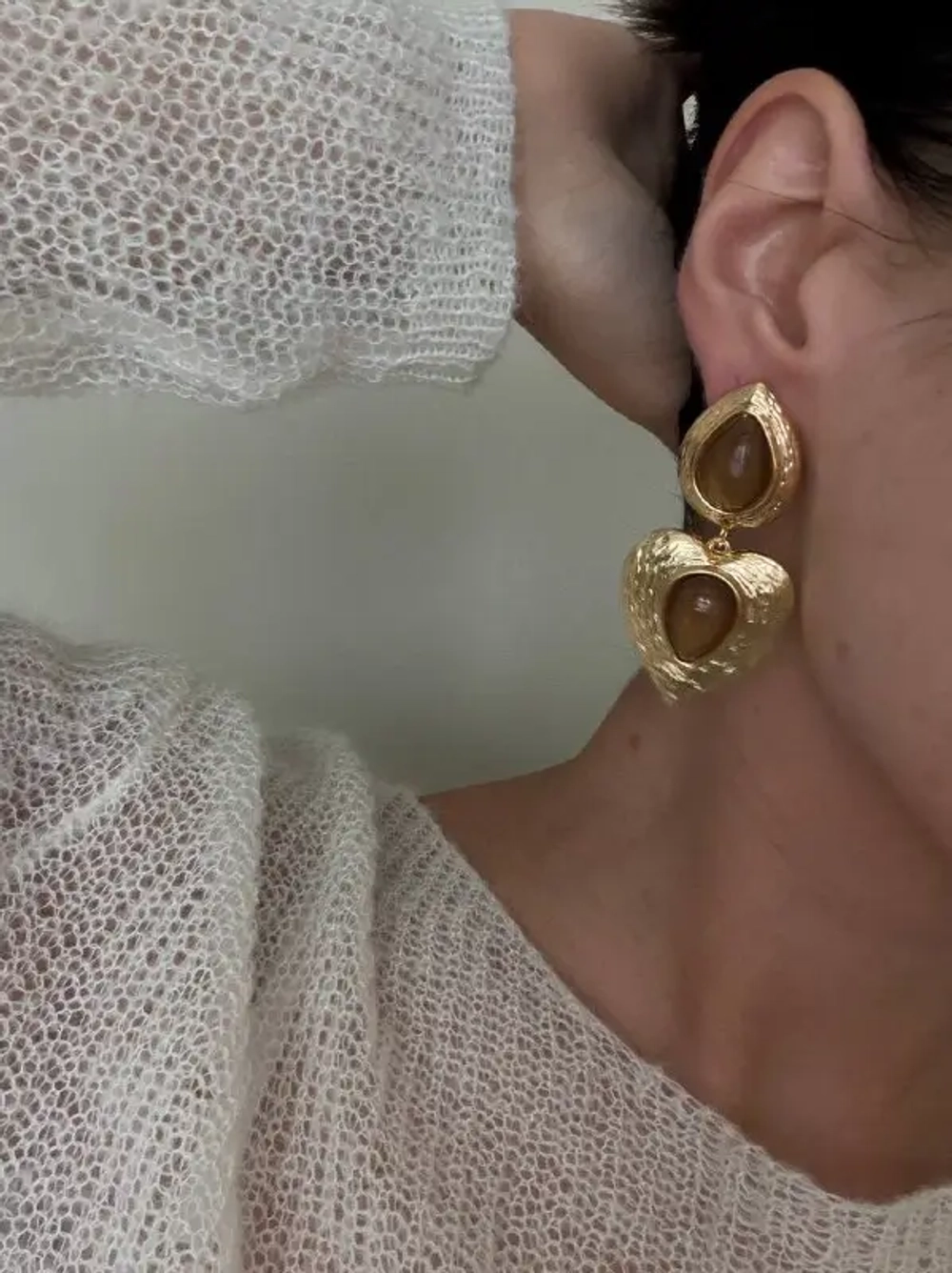 Серьги-сердце с коричневым литьем, Золотой