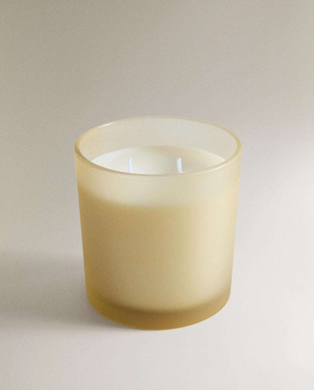 Zara Home Ароматическая свеча Mimosa Sublime, 350 г, аромат для дома