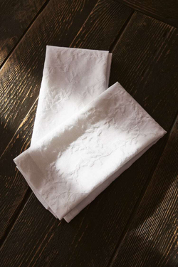 ZARA HOME САЛФЕТКА С ЖАККАРДОВЫМ РИСУНКОМ В ВИДЕ ЛИСТЬЕВ (КОМПЛЕКТ ИЗ 2 ПРЕДМЕТОВ), БЕЛЫЙ