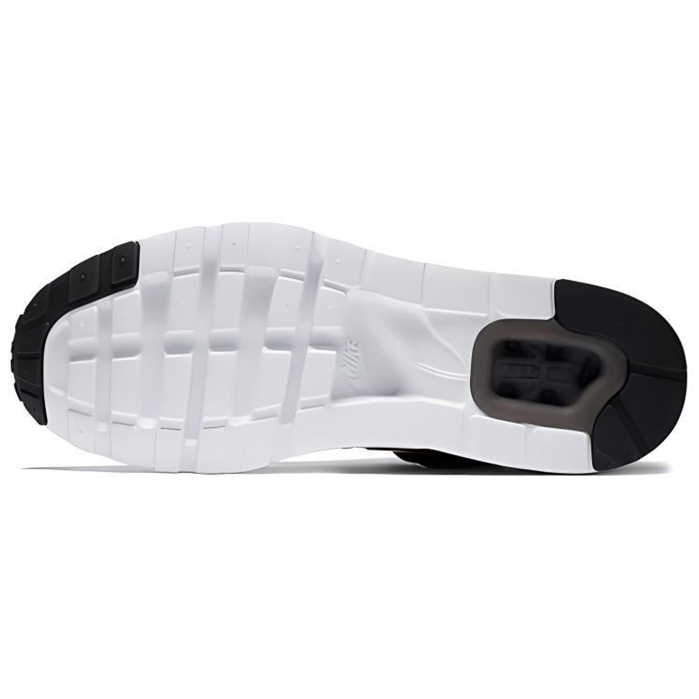Кроссовки Nike Air Max Zero Essential