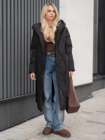 Пуховик стеганный зимний длинный с капюшоном