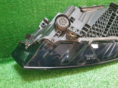 Фара правая Audi Q7 2 (2015-2019) LED