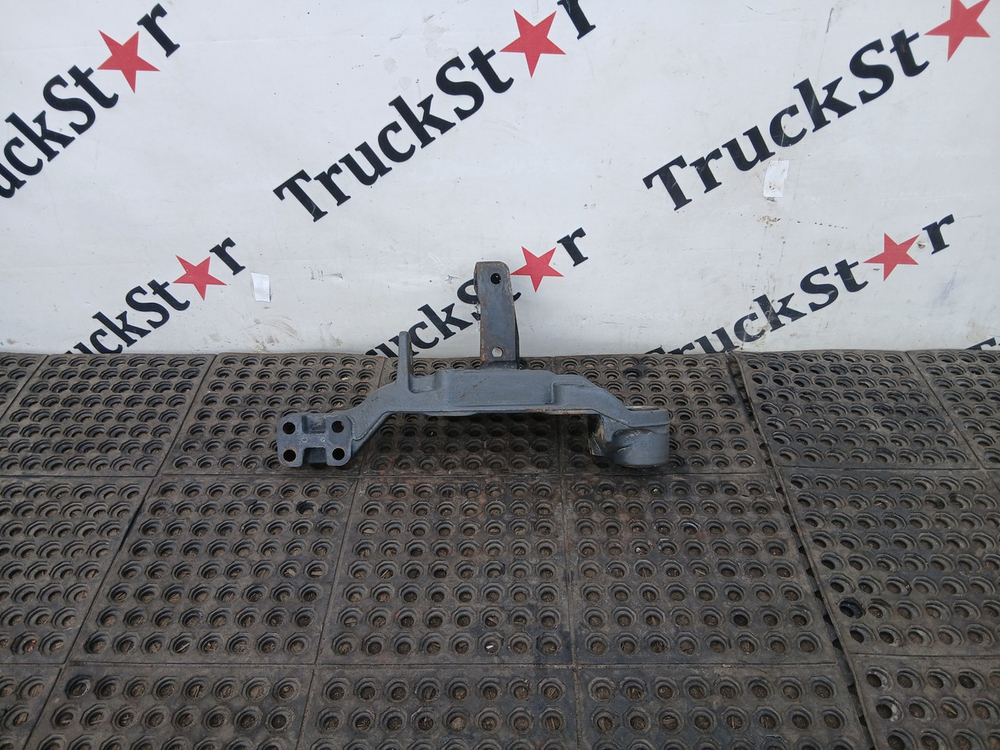 Кронштейн передней рессоры правый 2017г.