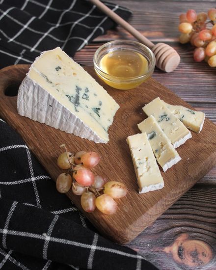 Сыр Бавария с белой и голубой плесенью, кг