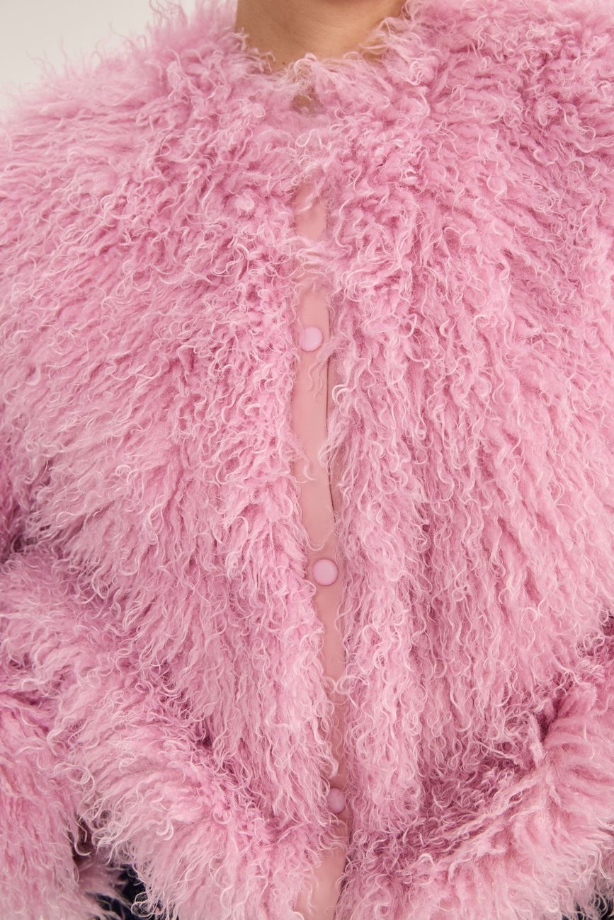 Шуба укороченная из искусственного меха ламы, розовый