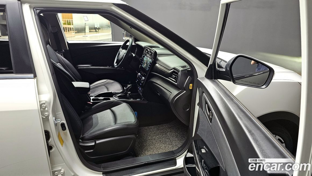 KG Mobility (Ssangyong) Very New Tivoli Бензин 1.5 2WD (11.2020)