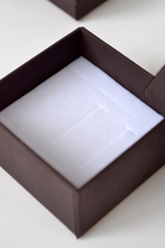 Картонный футляр «Алиса» 60x60x34 мм под серьги, подвеску, значок и обручальные кольца