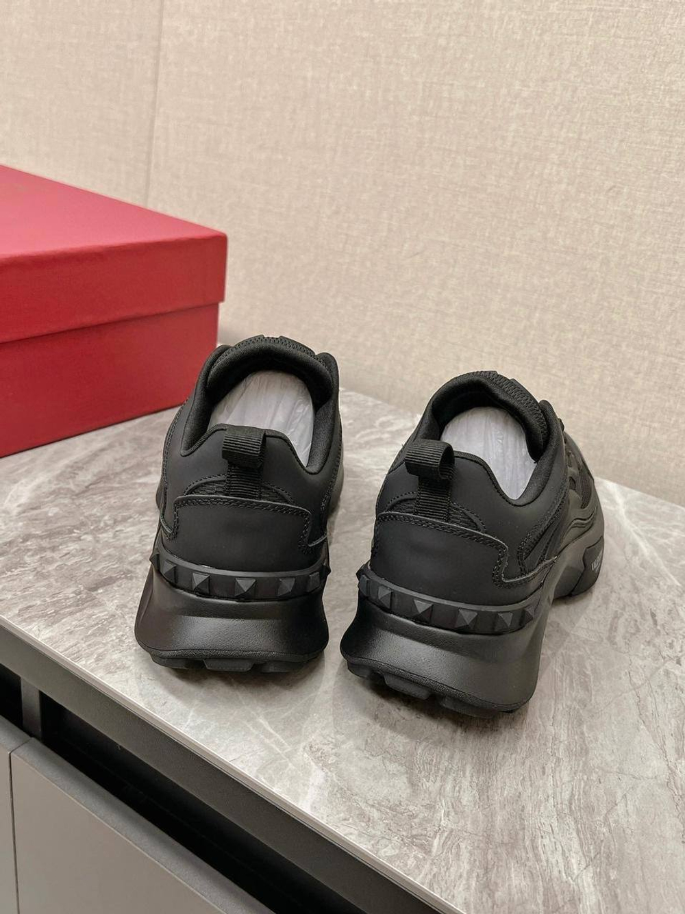 Кроссовки Valentino