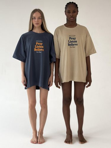 Синяя футболка Pray Listen Believe