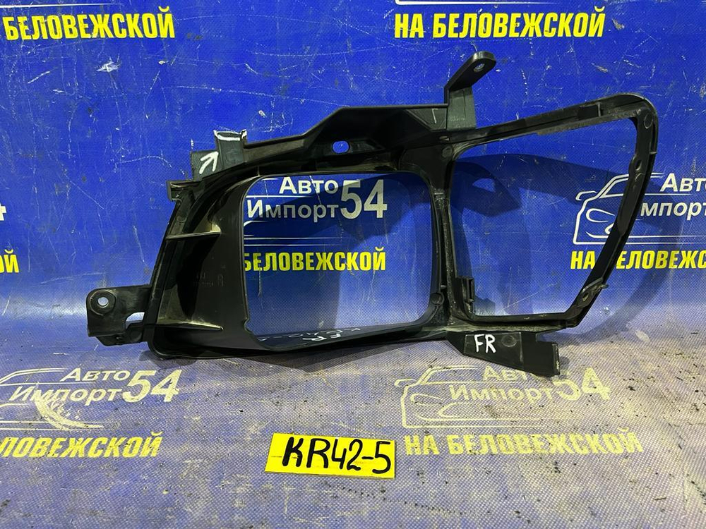 Рамка фары TOYOTA TOWNACE NOAH 1998