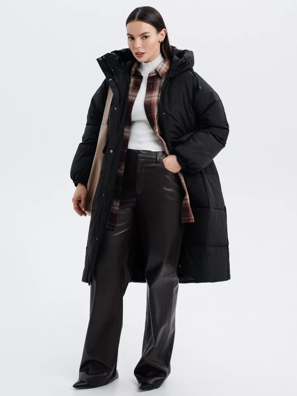 Пуховик зимний длинный с капюшоном оверсайз