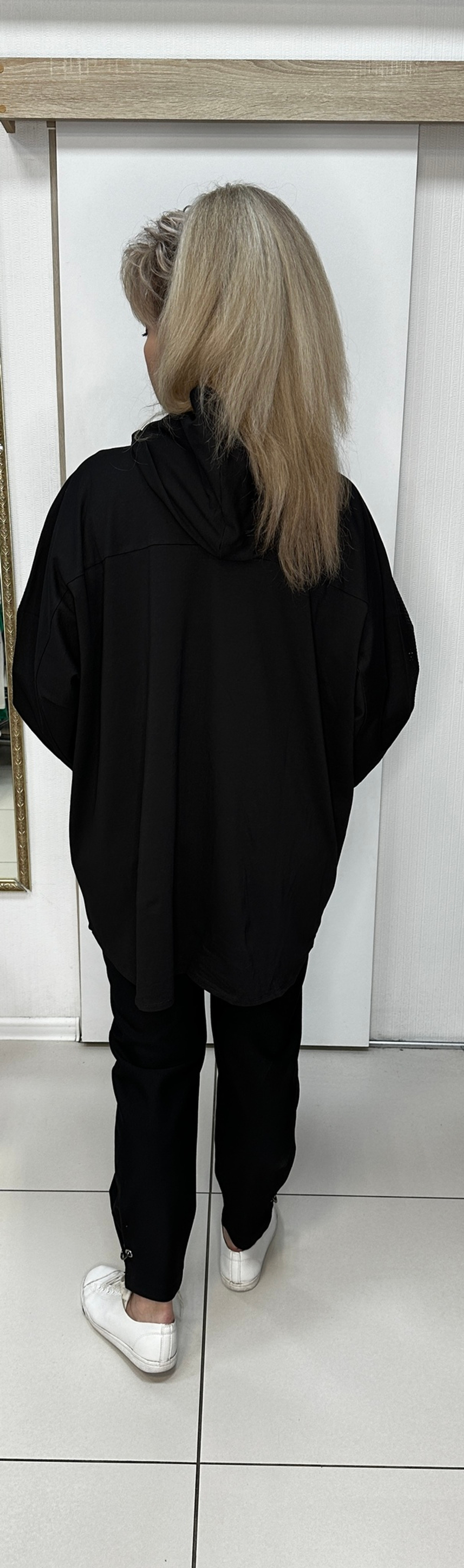 Черный жакет со стразовым принтом