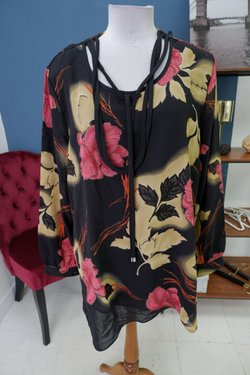 Блузка красивая с цветами 58 размер