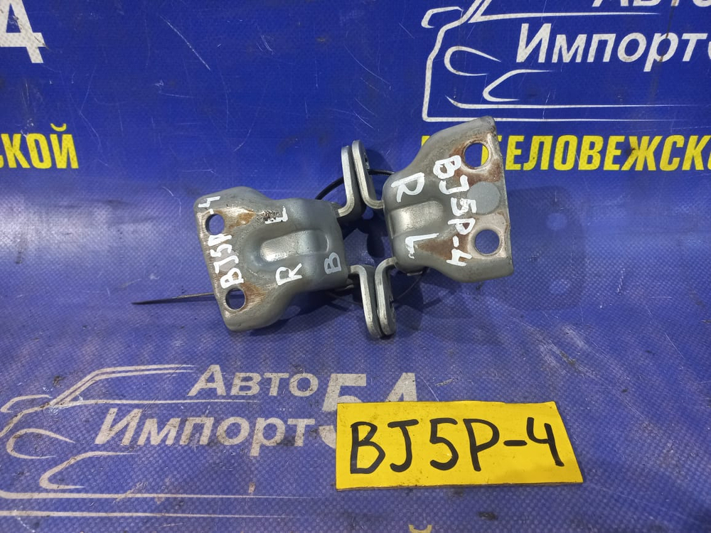 Петля двери задней левой MAZDA FAMILIA 2000