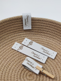 Бирки кожаные "Связано с любовью" пришивные 100 шт белый