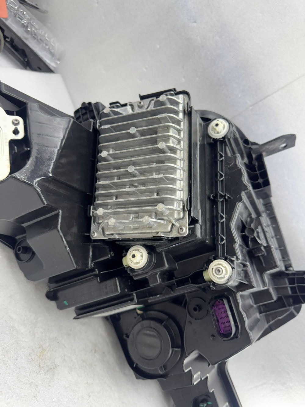 Оригинальная LED фара Geely Galaxy E8