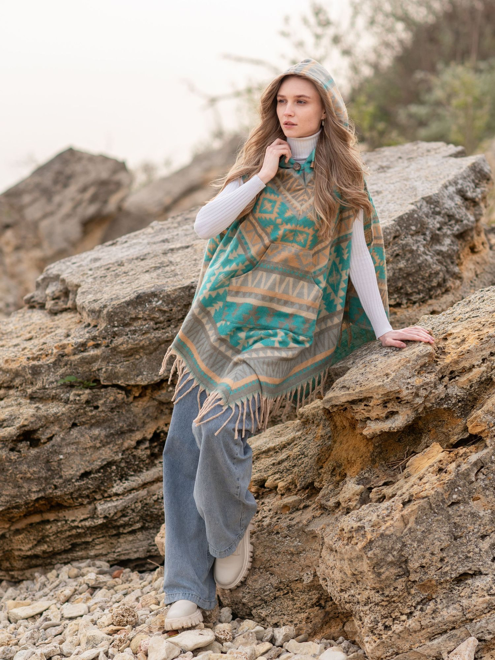 Пончо женское шерстяное с орнаментом