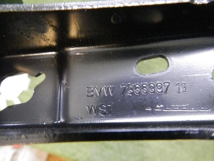 Петля крышки багажника левая BMW 5er G30 (17-23)