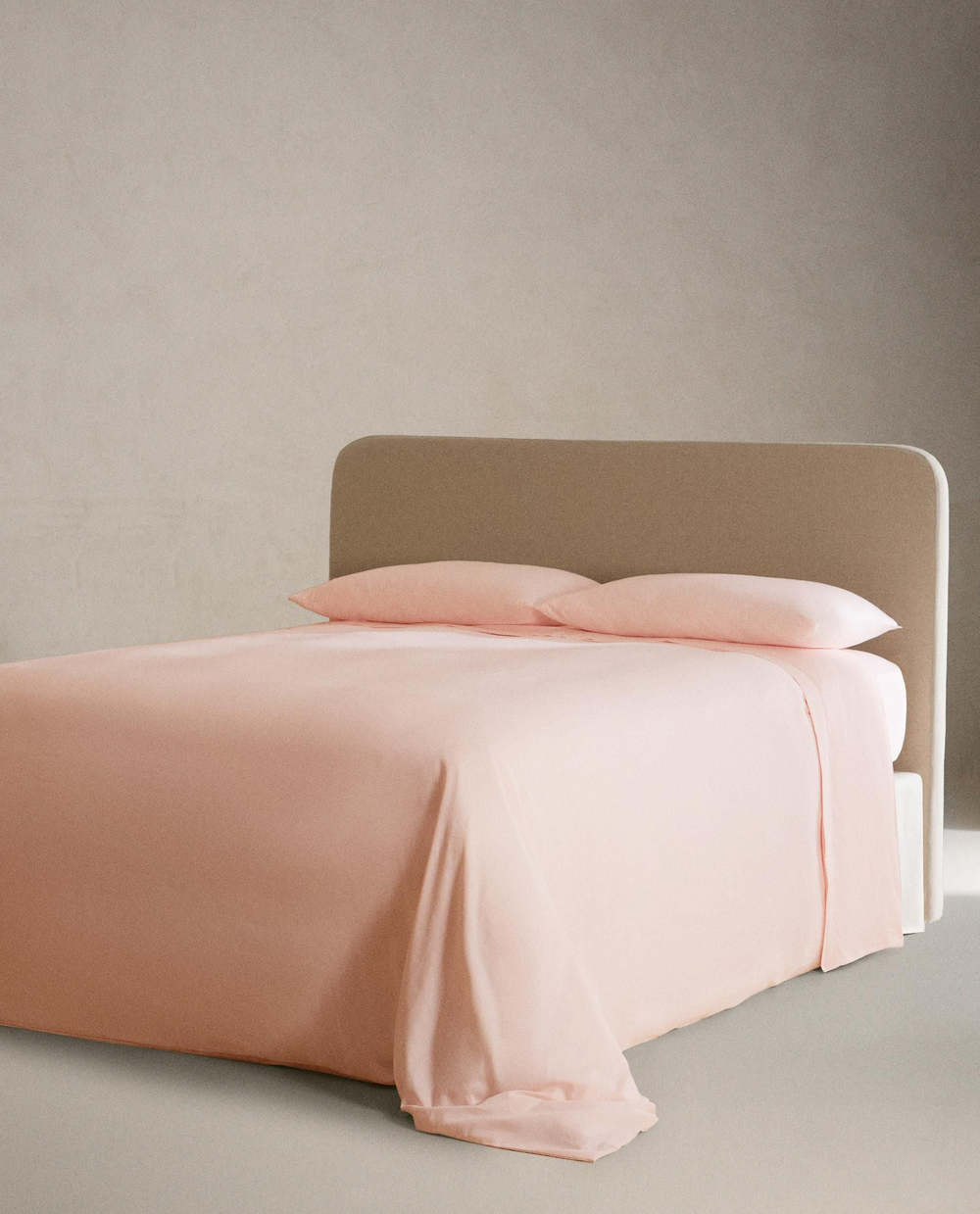 Zara Home - Атласная простыня с эластичной лентой, высота 40 см (300 нитей), розовый, 200х200х40 см