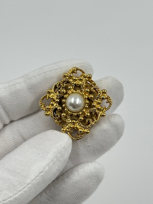 Накладка на пуговицу с «жемчугом»