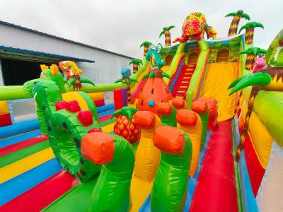 Коммерческий надувной батут «Хамелеон и динозавры Ультра 4» 12*6*6 м