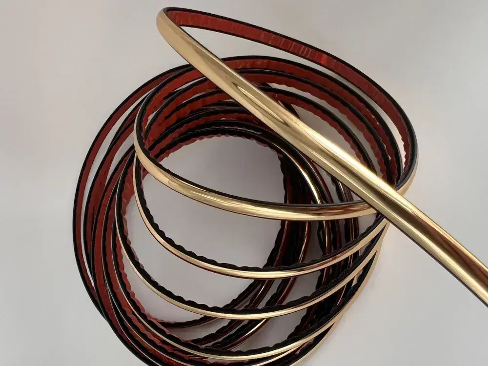 Молдинг декоративный для стен, самоклеящийся, гибкий, золото 5м/для мебели/для дверей