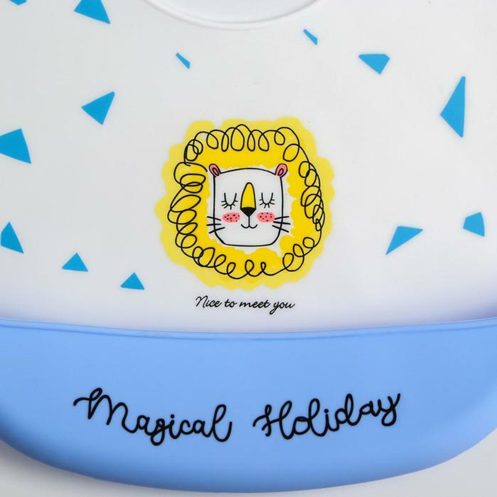 5385565 Нагрудник силиконовый, на кнопках, с карманом «Лев», цвет белый/голубой