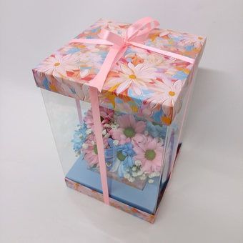 Букет хризантем в подарочной коробке "Для тебя"