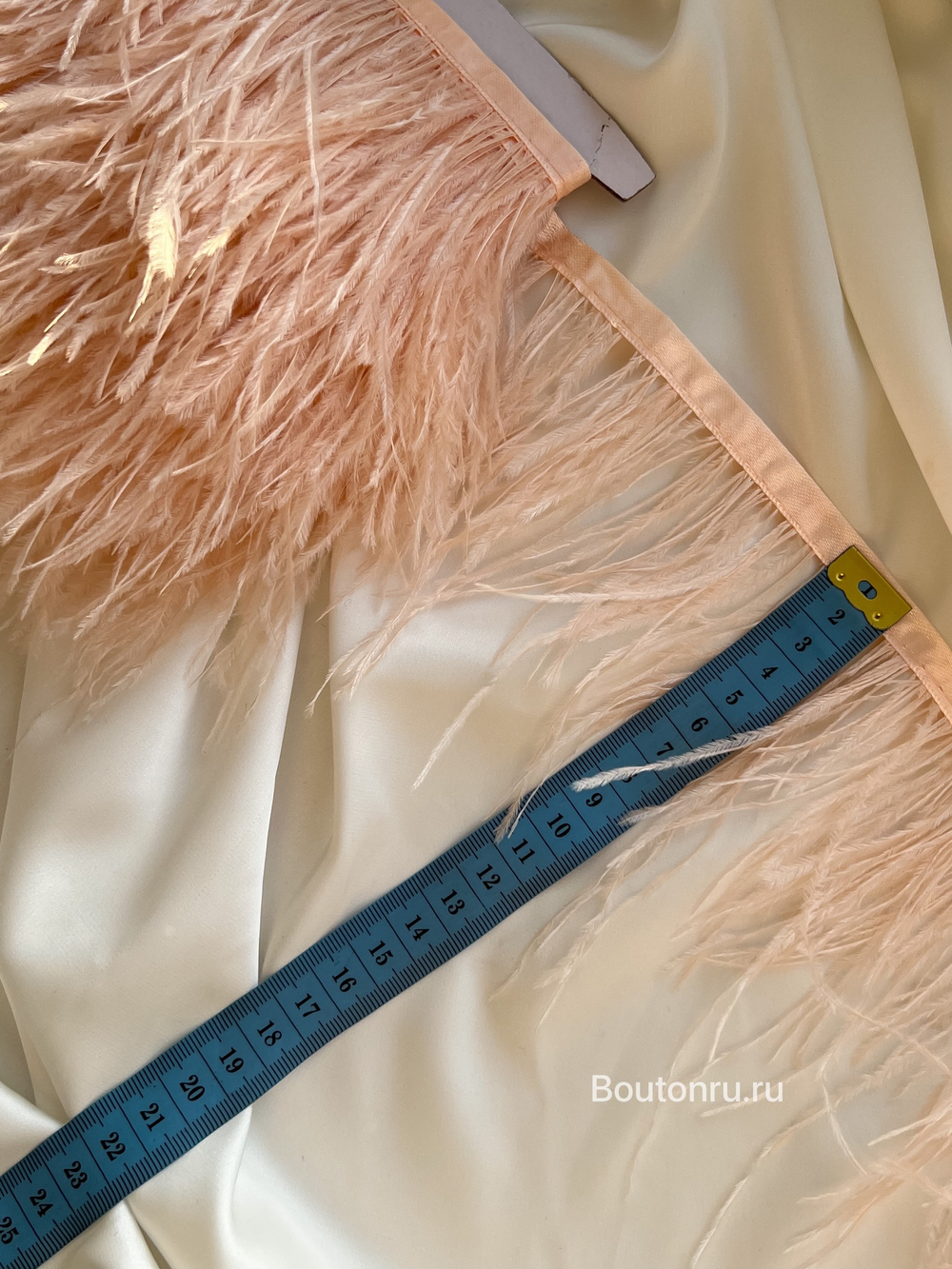 Перо розовый лосось