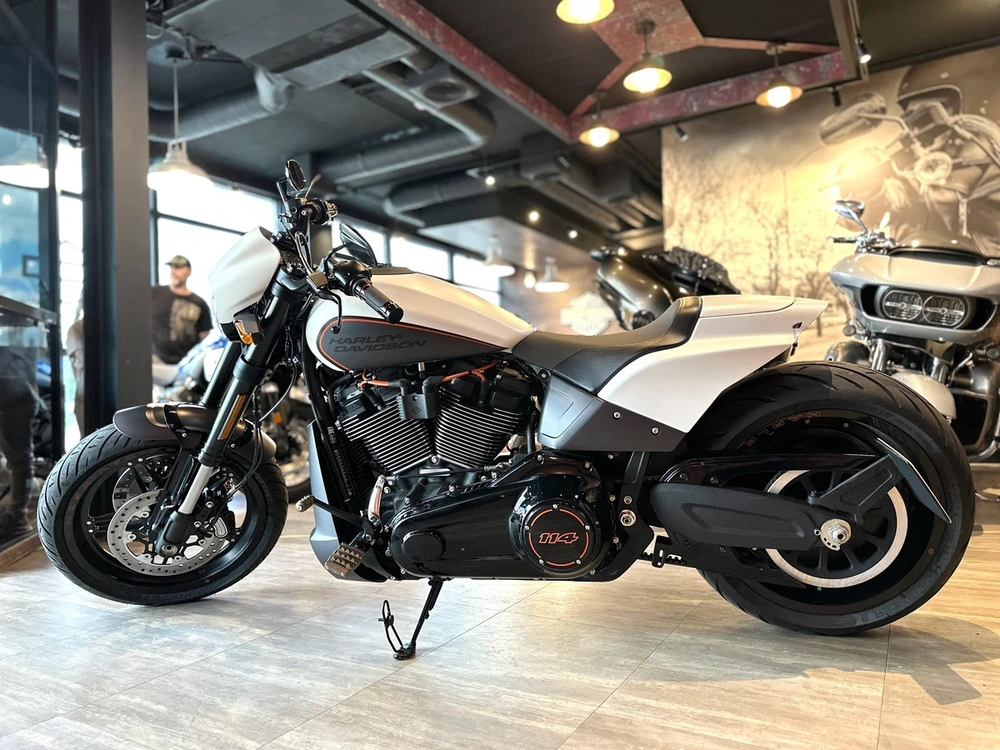 Harley-Davidson FXDR 114 (Белый)