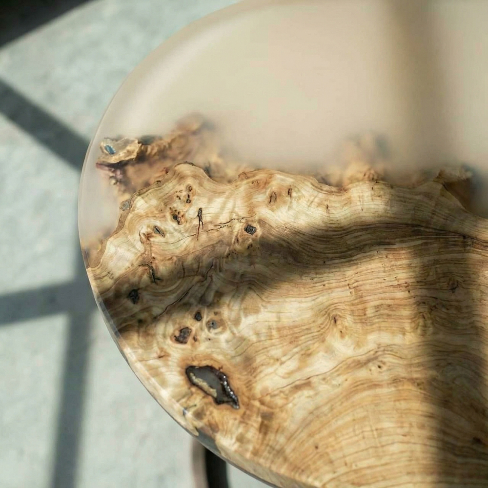 Журнальный столик из капового карагача