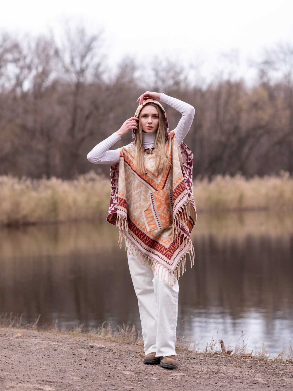 Пончо женское шерстяное с орнаментом