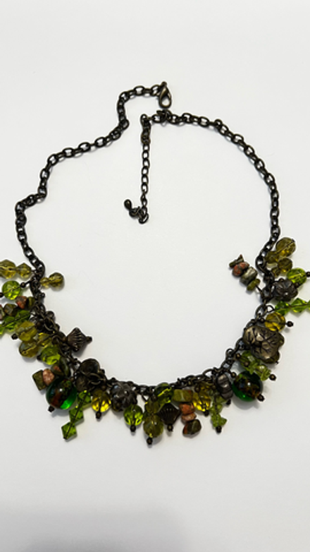 Красивое зелёное колье