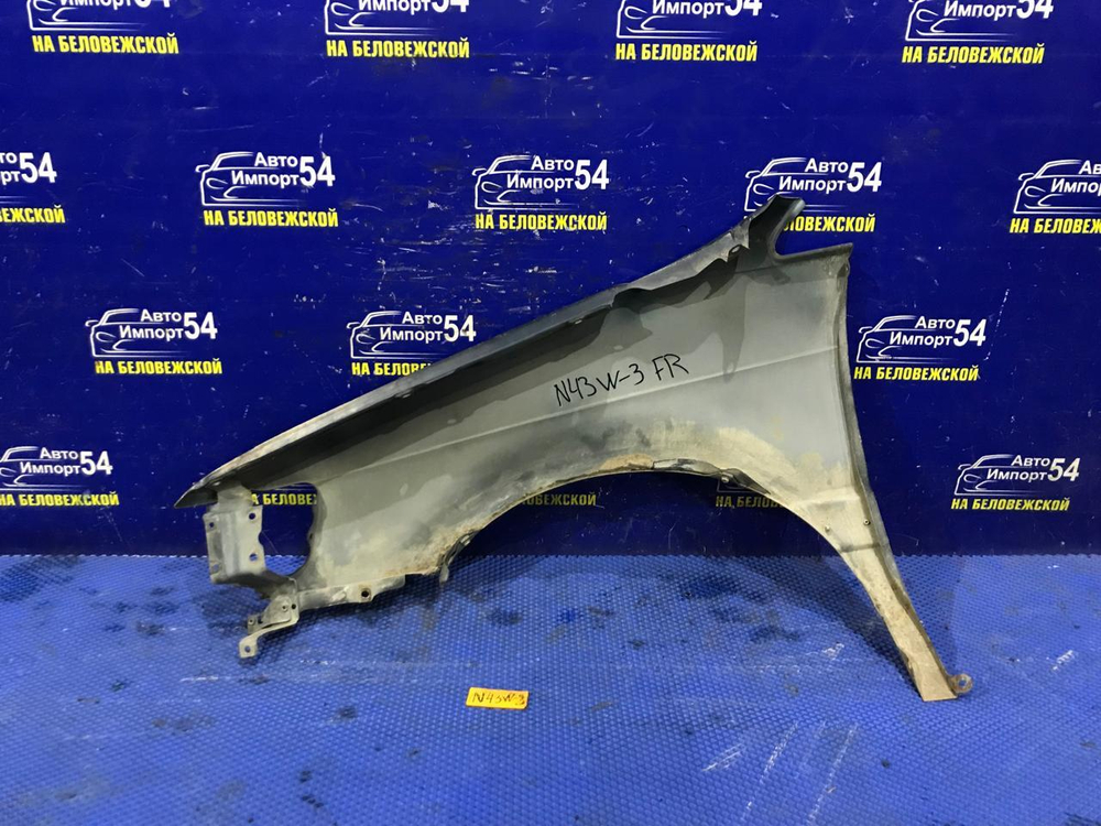 Крыло переднее правое MITSUBISHI CHARIOT 1994