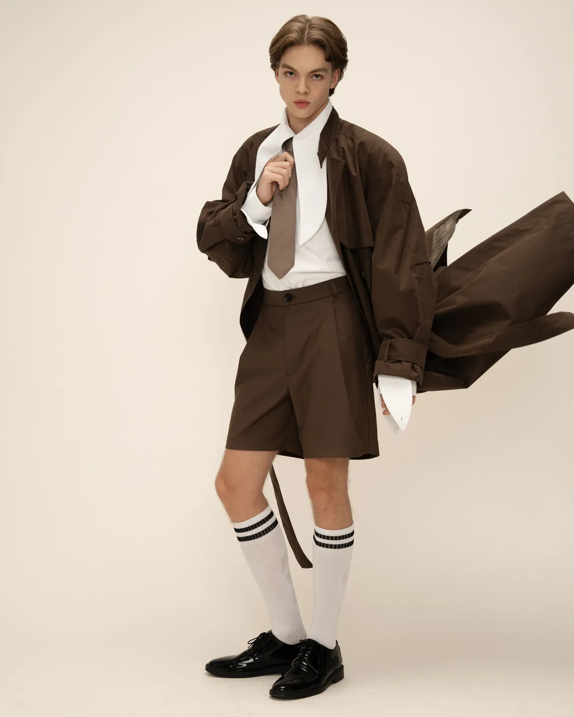 Коричневый тренч 