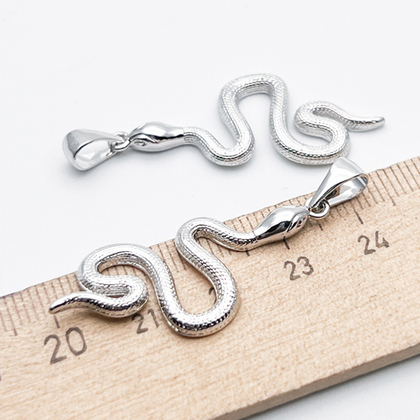 Подвеска Змея, родиевое покрытие, размер 37*16 мм, цена за 1 шт