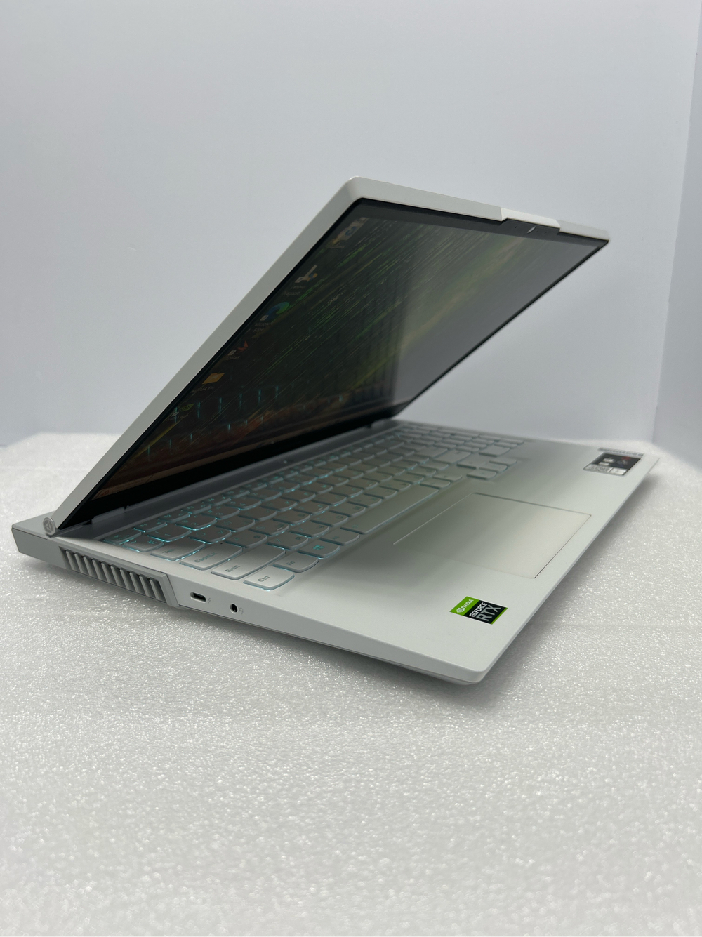 Ноутбук Lenovo Legion 5-15ITH6H 15.6"/Intel i5-11400H/RAM 16GB/SSD 512GB/nVidia GeForce RTX 3060 6 GB/1920х1080/IPS 165Hz/Windows 11/Подсветка кл-ры: LED/Белый. Состояние: B1