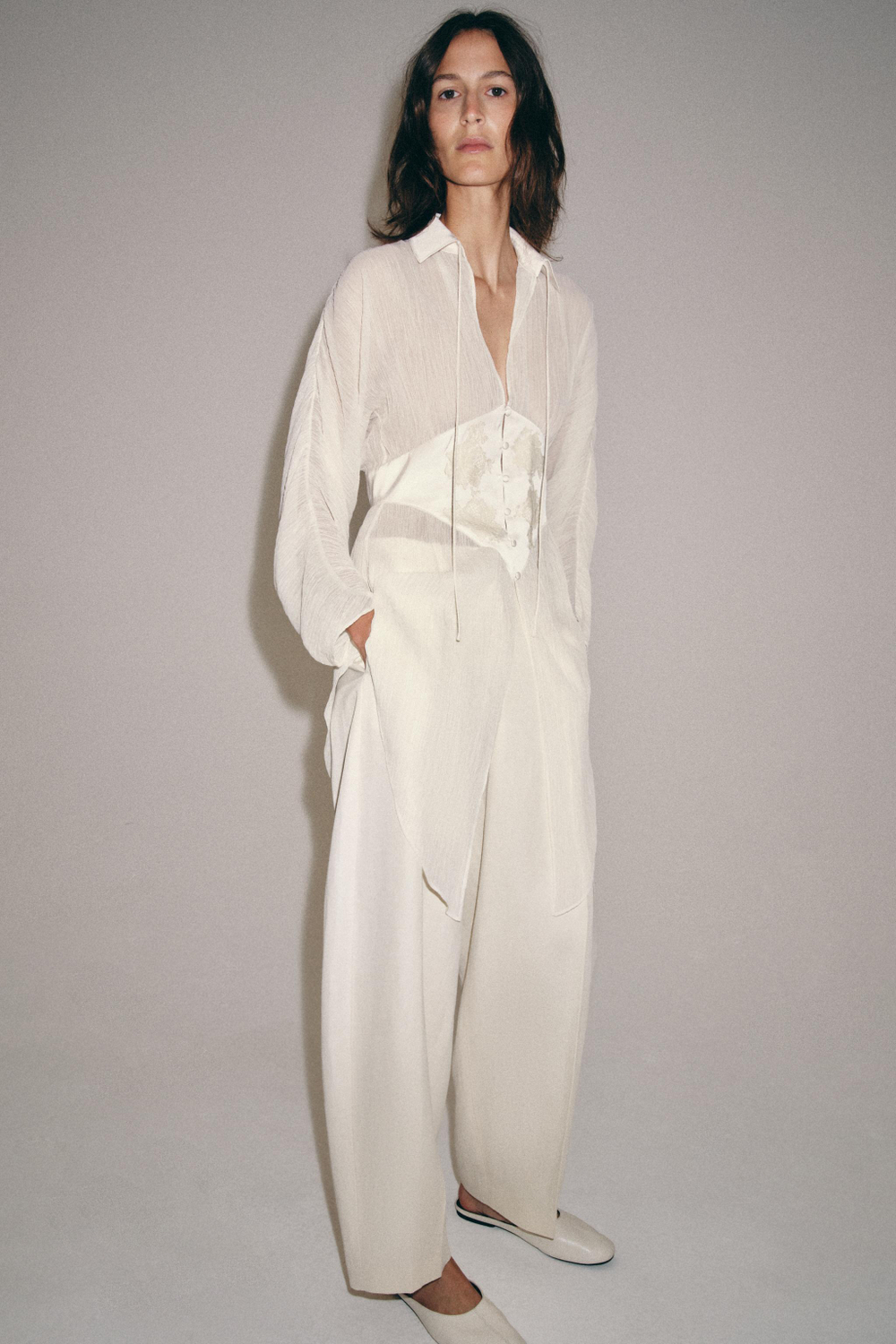 ZARA БЛУЗА ИЗ ЖОРЖЕТА С КРУЖЕВОМ — ZW COLLECTION, ЭКРЮ