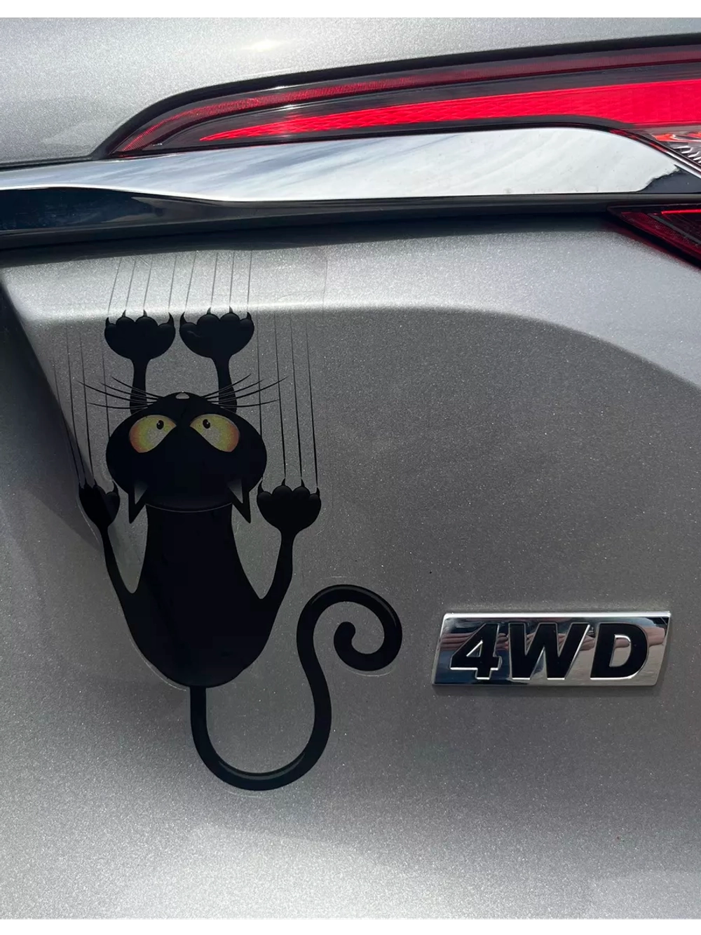 Наклейка на авто кошка на прозрачной основе 20х13 см