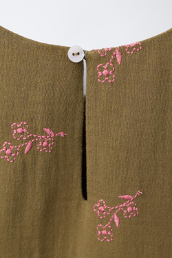 ZARA ПЛАТЬЕ С ВЫШИТЫМИ ЦВЕТАМИ, ХАКИ