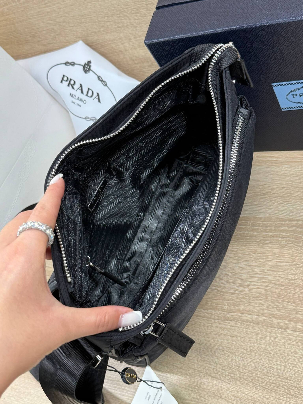 Сумка-мессенджер Prada