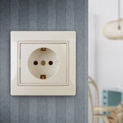 1-206-02 Intro Розетка 2P+E Schuko со шторками, 16А-250В, IP20, СУ, Plano, сл.кость | Intro