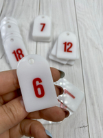 белые номерки