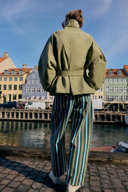 ZARA КУРТКА С ВОРОТНИКОМ-СТОЙКОЙ И РЕМНЕМ, СВЕТЛЫЙ ХАКИ