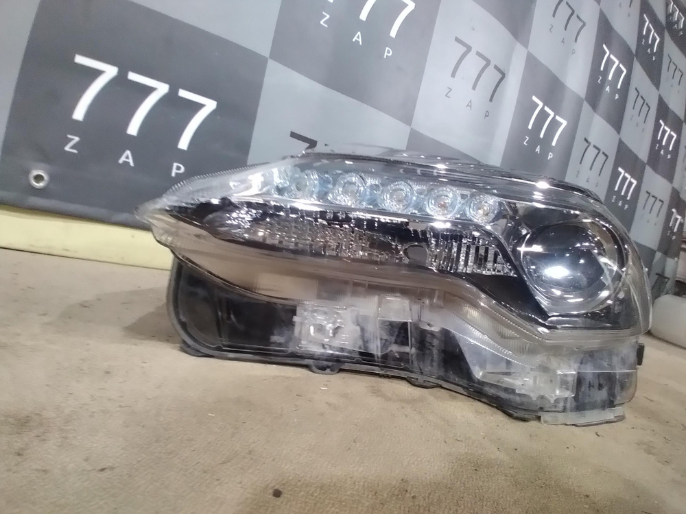Фара левая LED Toyota Fortuner 2 15-20 Б/У Оригинал 811500KB90
