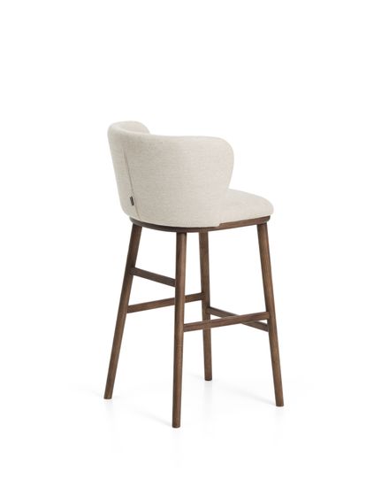 Барный стул Ciselia из бежевого шенилла с ножками из ясеня в отделке орех