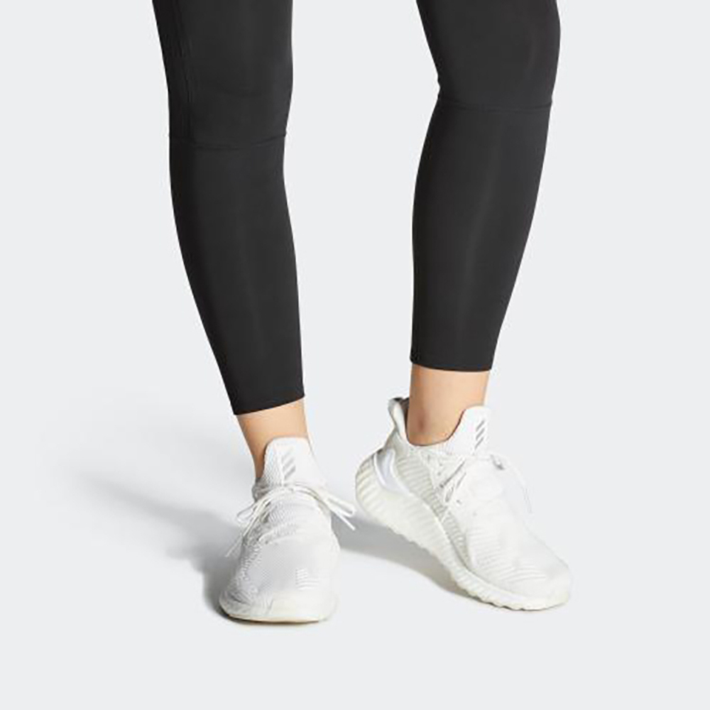 Кроссовки Adidas Alphaboost