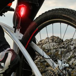 Велосипедный фонарь светодиодный ЭРА VA-801 2 в 1 аккумуляторный, передний, CREE XPG + подсветка SMD, micro USB, 800mA/ч | Велосипедные  фонари